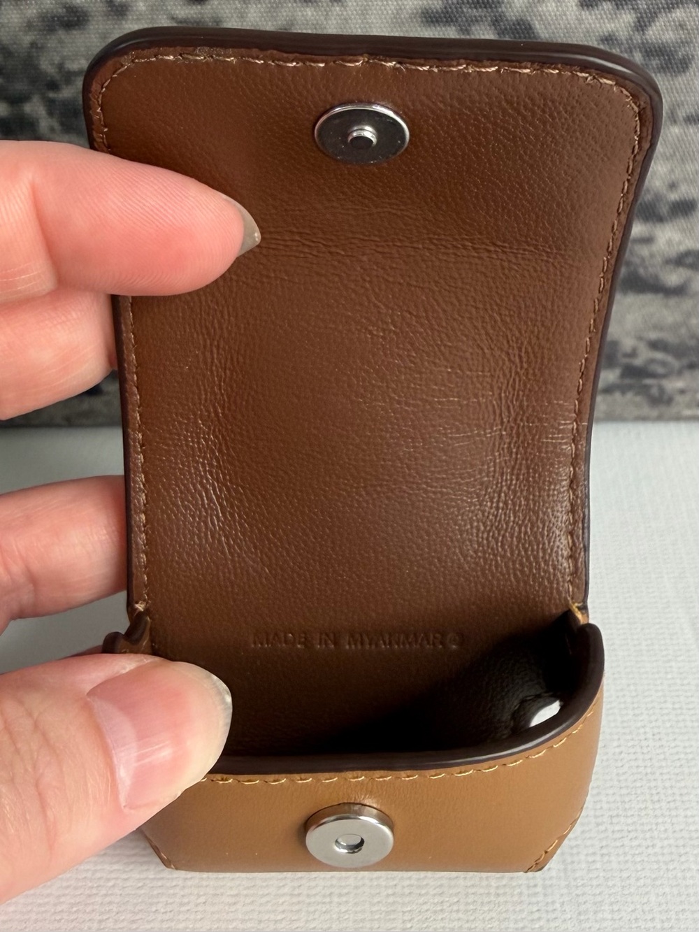 EUC Coach Large Wireless Earbud AirPod Pro Case Light Sand Brown Leather C3749 - Picture 9 of 11